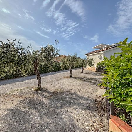 Case Vacanze Mare Nostrum - Villas In Front Of The Beach With Pool 坎波菲利斯·迪·罗切 外观 照片