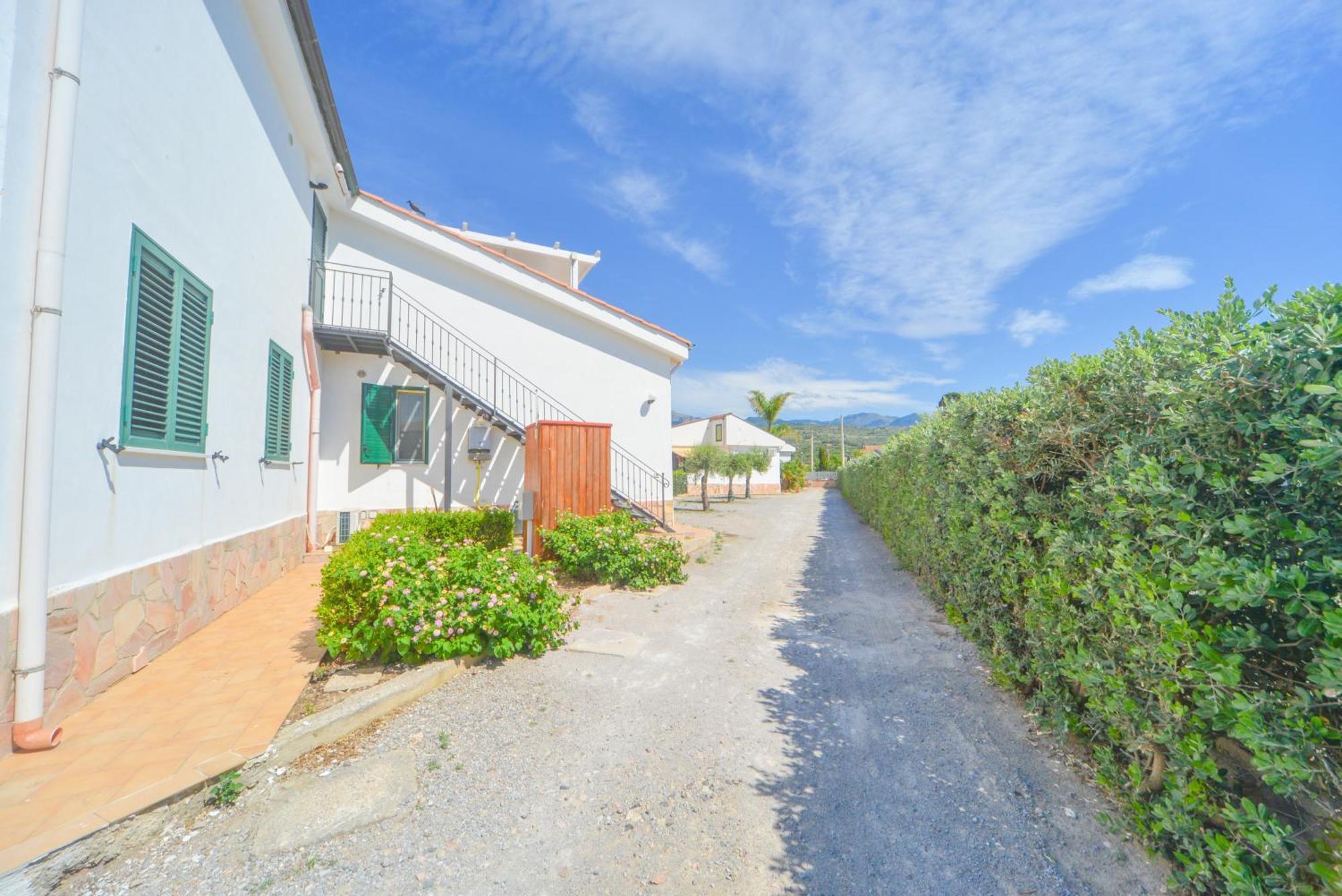 Case Vacanze Mare Nostrum - Villas In Front Of The Beach With Pool 坎波菲利斯·迪·罗切 外观 照片