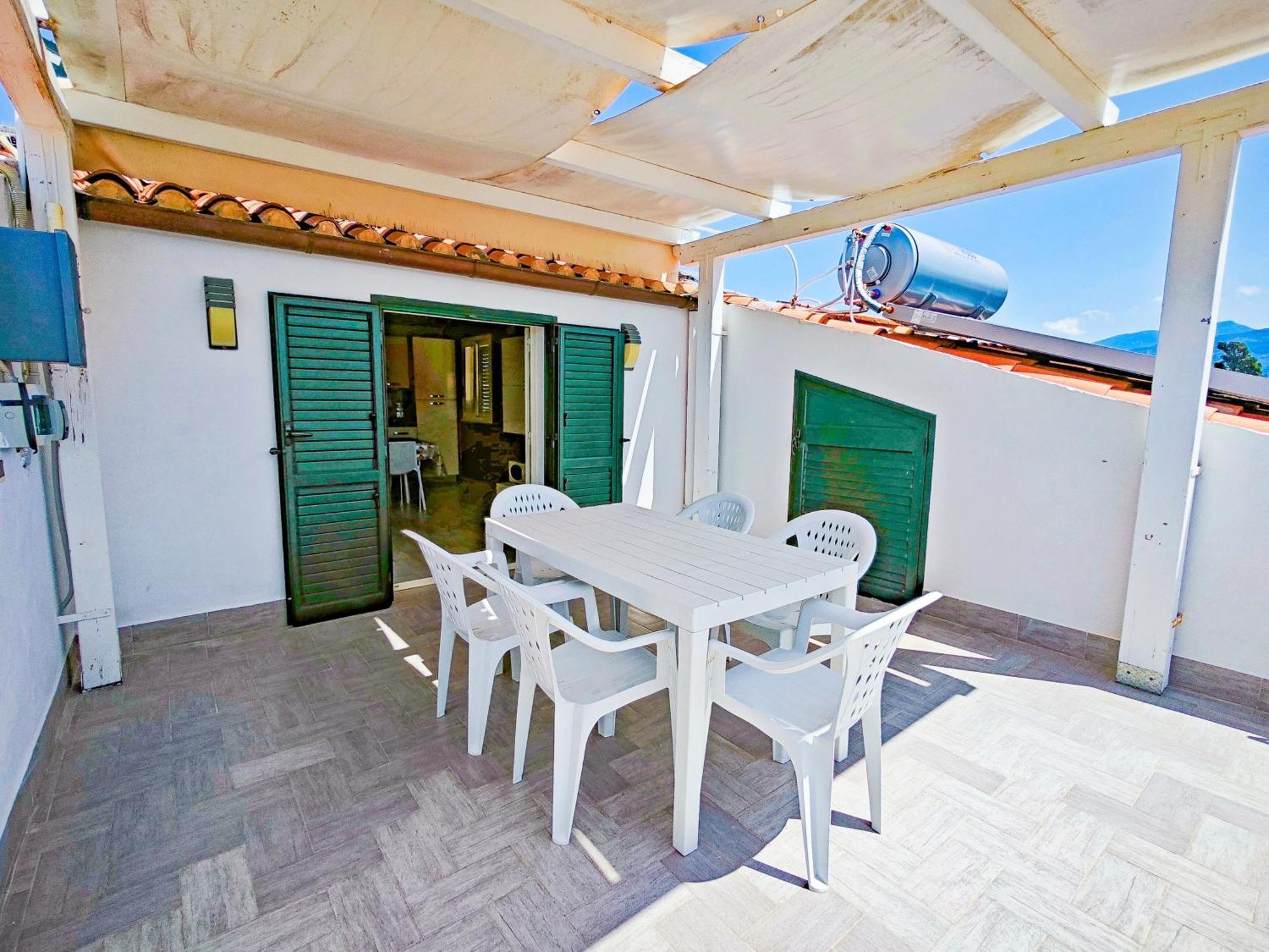 Case Vacanze Mare Nostrum - Villas In Front Of The Beach With Pool 坎波菲利斯·迪·罗切 外观 照片