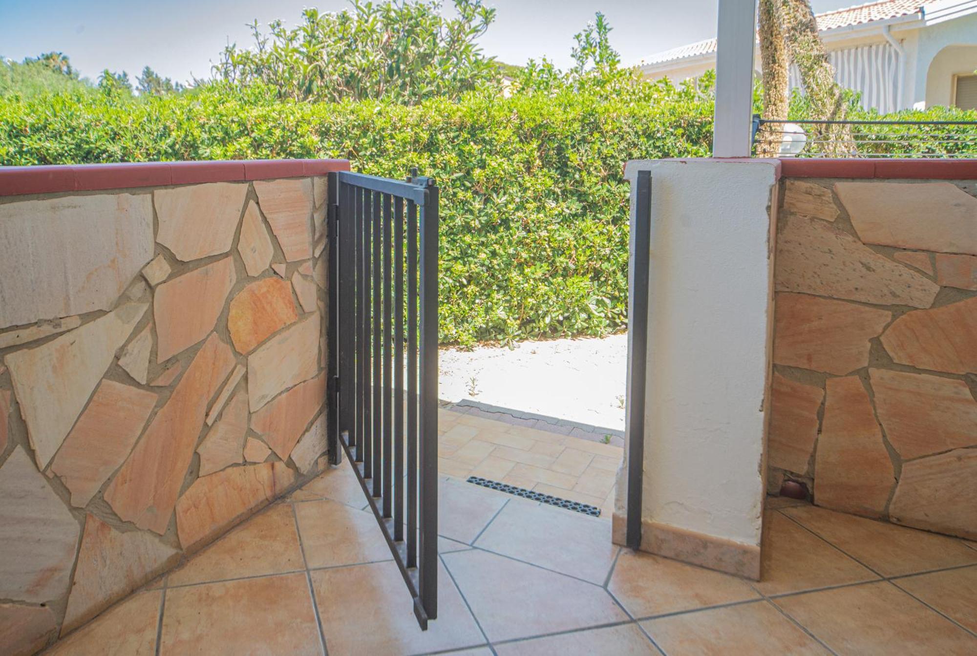 Case Vacanze Mare Nostrum - Villas In Front Of The Beach With Pool 坎波菲利斯·迪·罗切 外观 照片
