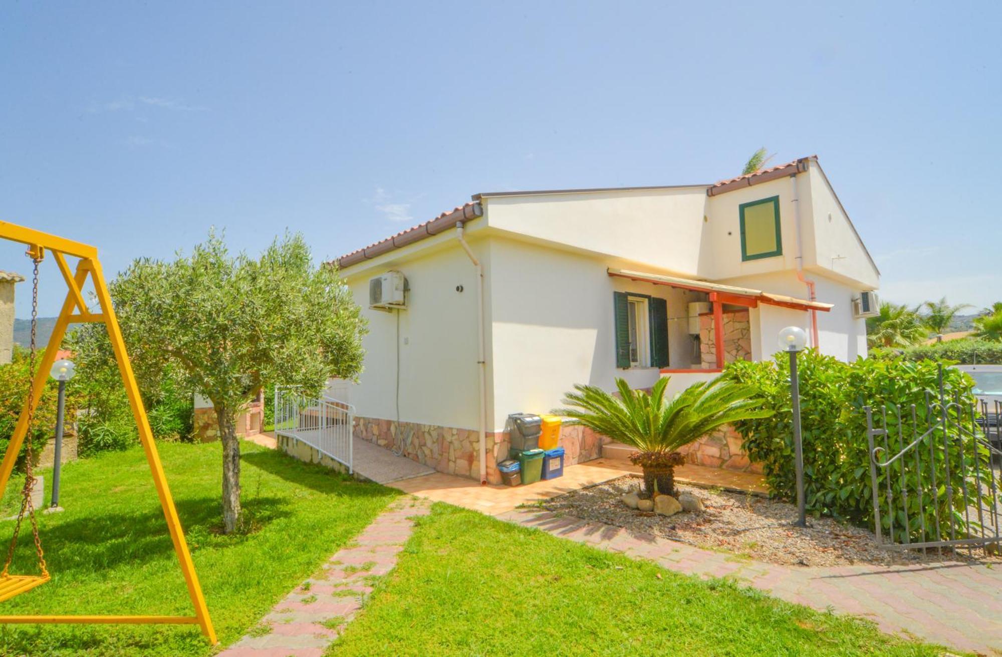 Case Vacanze Mare Nostrum - Villas In Front Of The Beach With Pool 坎波菲利斯·迪·罗切 外观 照片