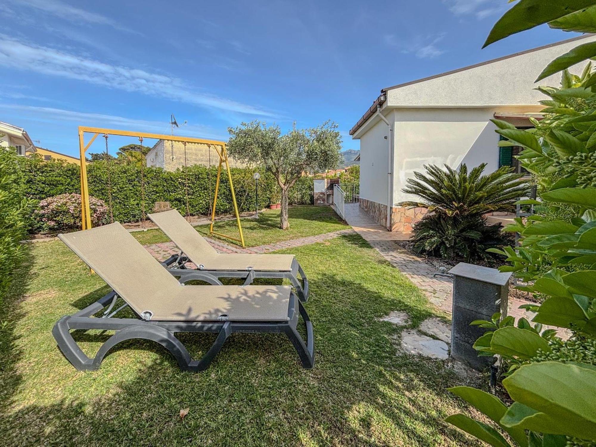Case Vacanze Mare Nostrum - Villas In Front Of The Beach With Pool 坎波菲利斯·迪·罗切 外观 照片