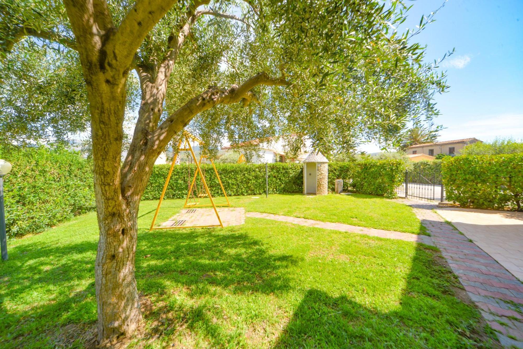 Case Vacanze Mare Nostrum - Villas In Front Of The Beach With Pool 坎波菲利斯·迪·罗切 外观 照片