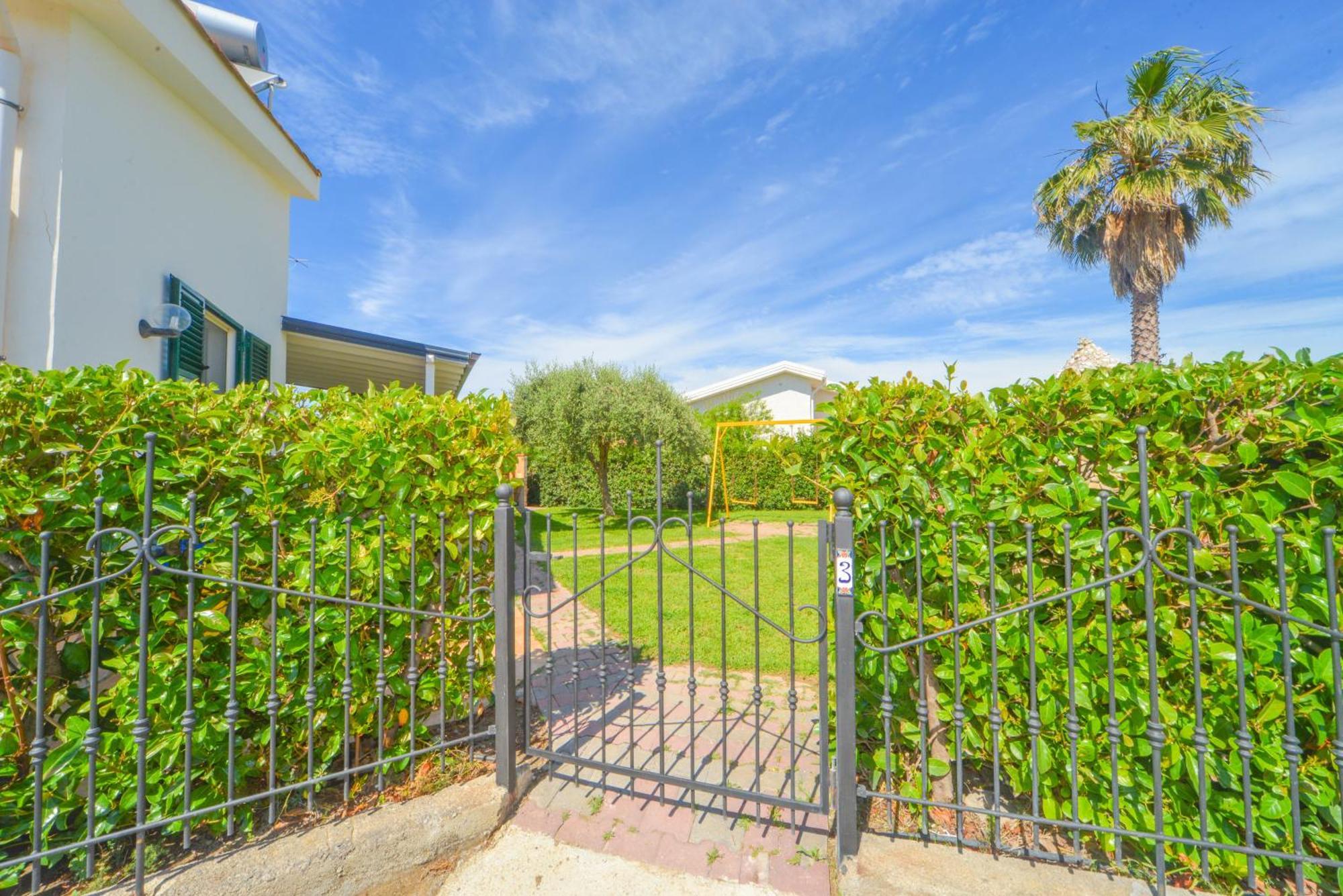 Case Vacanze Mare Nostrum - Villas In Front Of The Beach With Pool 坎波菲利斯·迪·罗切 外观 照片