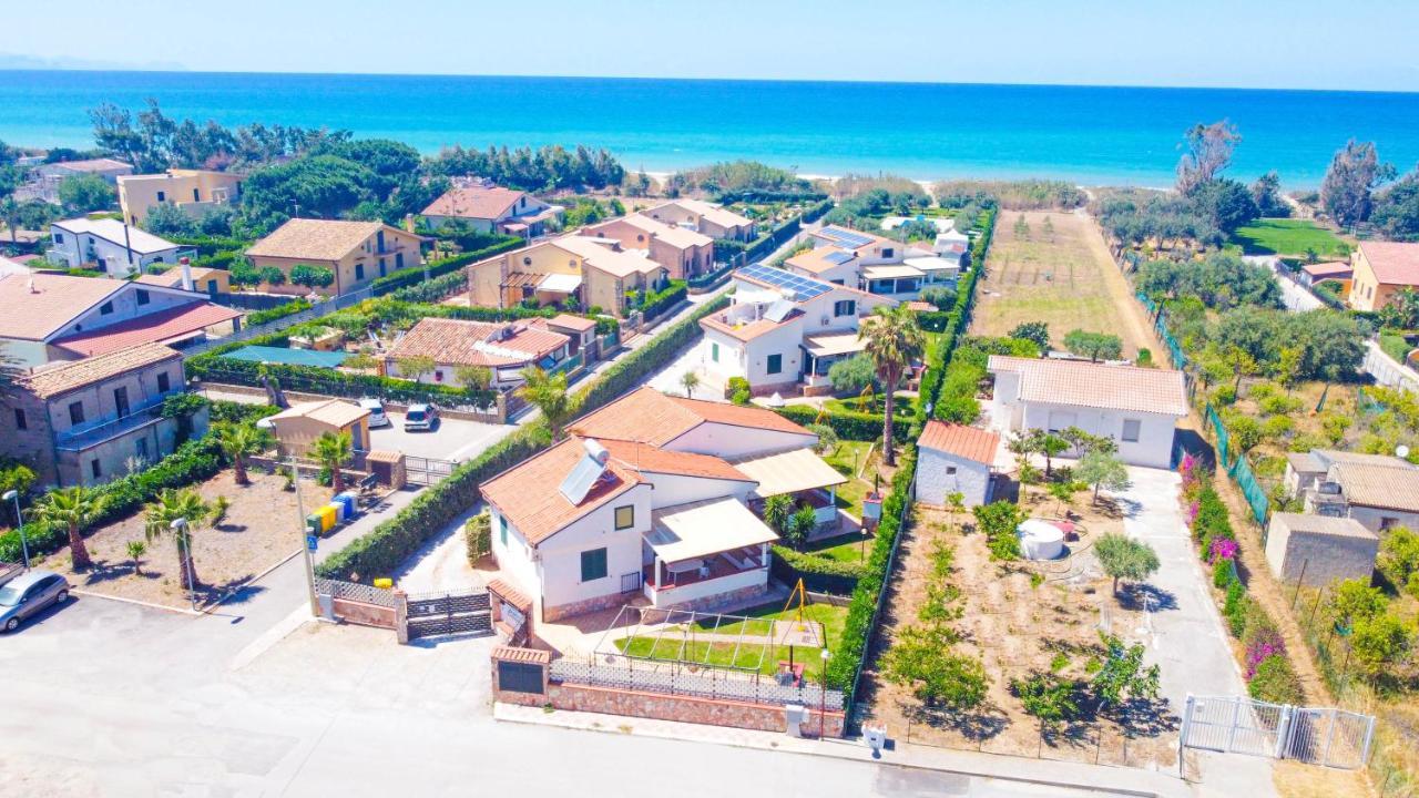 Case Vacanze Mare Nostrum - Villas In Front Of The Beach With Pool 坎波菲利斯·迪·罗切 外观 照片
